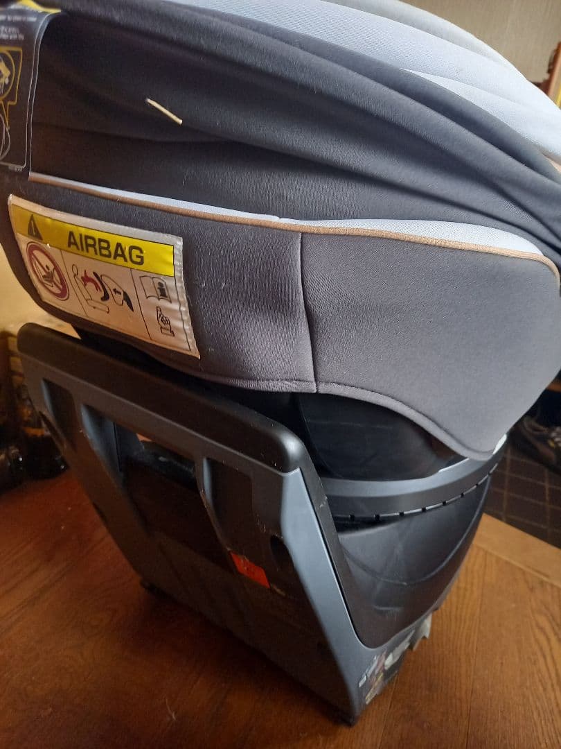 モユキ　Combiチャイルドシート※ダメージ品