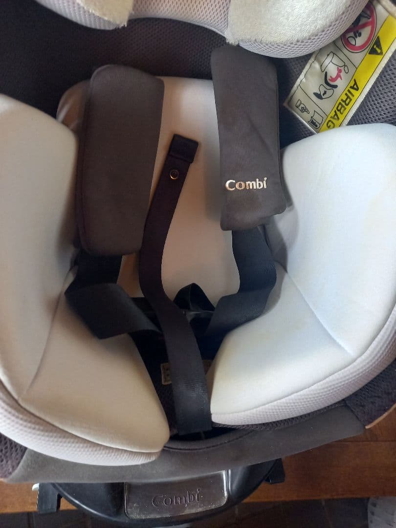 モユキ　Combiチャイルドシート※ダメージ品