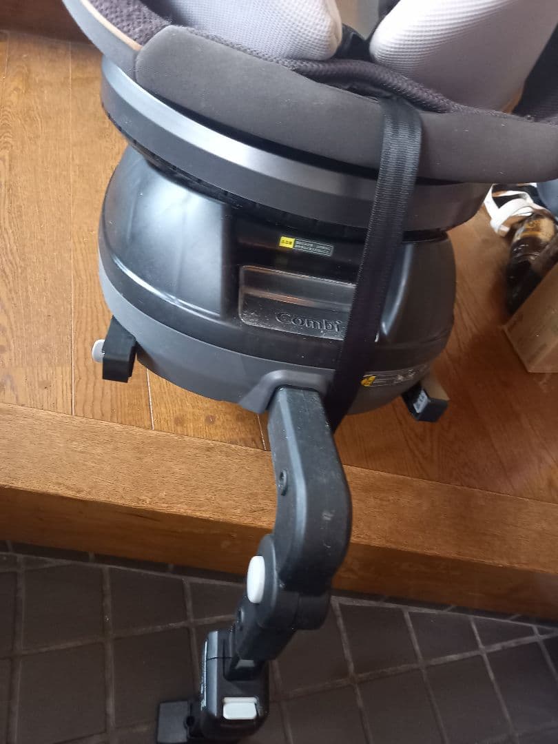 モユキ　Combiチャイルドシート※ダメージ品
