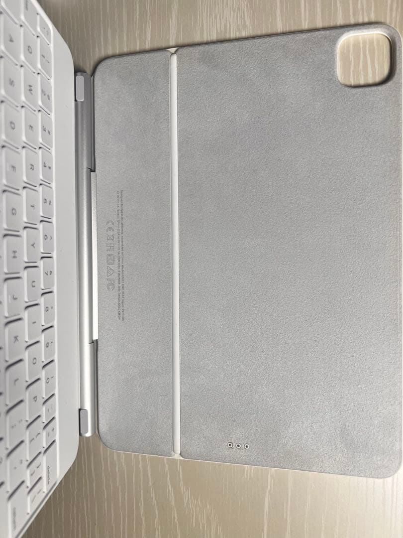 iPad Magic Keyboard ホワイト