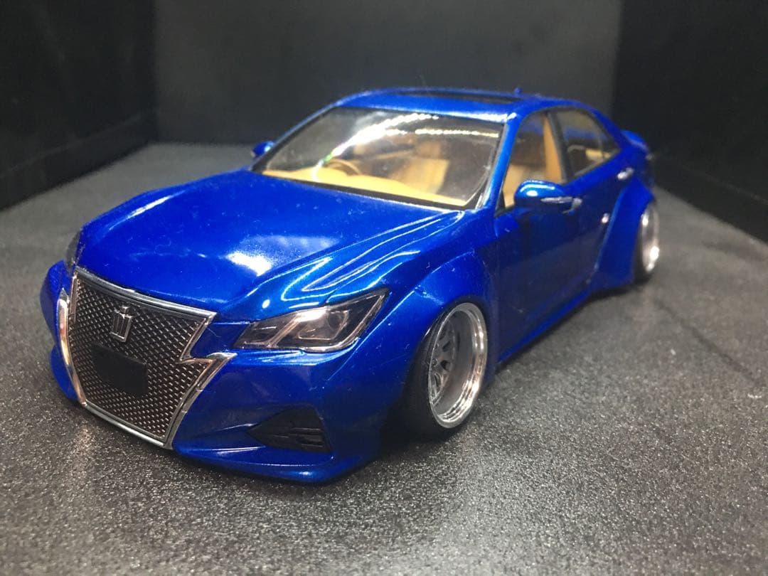 旧車VIPカープラモデル完成品アオシ210クラウンアスリート後期1／24