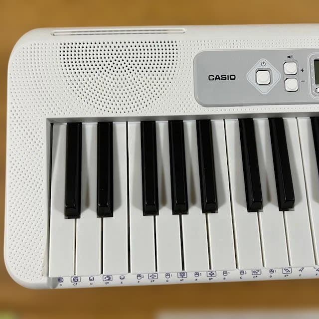 カシオ LK-330 Casiotone 光ナビゲーションキーボード LK330