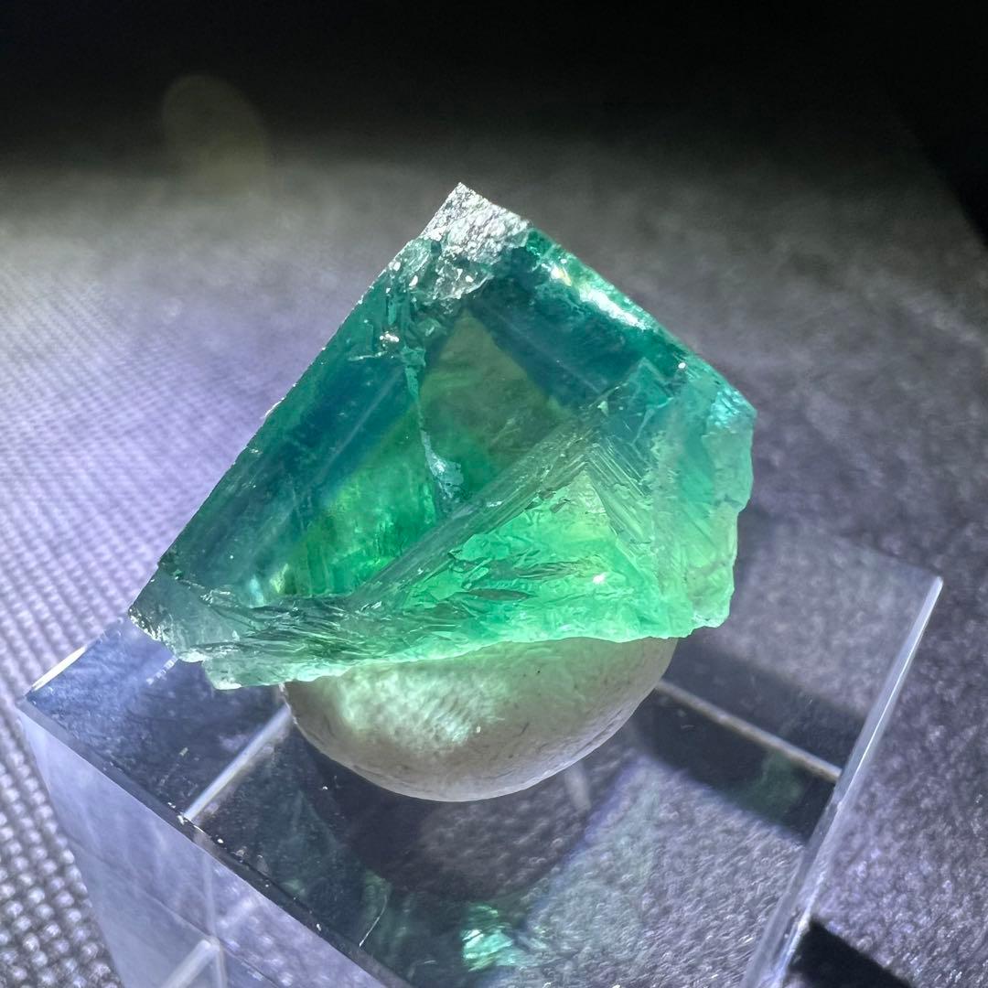 ヤオガンシャン☆ 宝石質ややダメージあり「露草色」ゾーニングフローライト