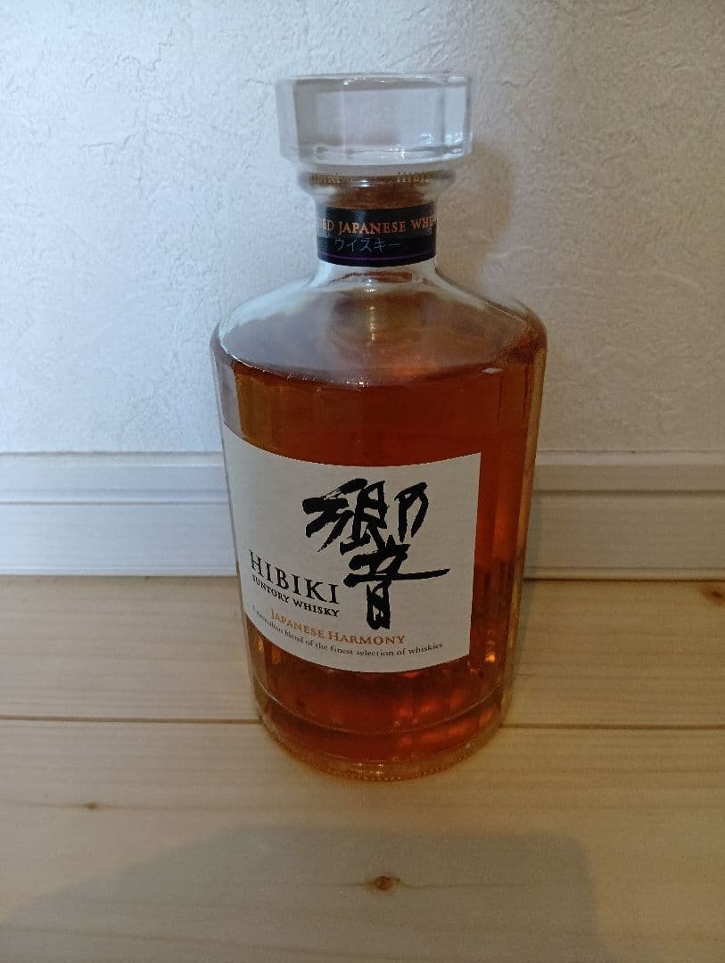 サントリー　ウイスキー響　新品未開封　箱無し700ml