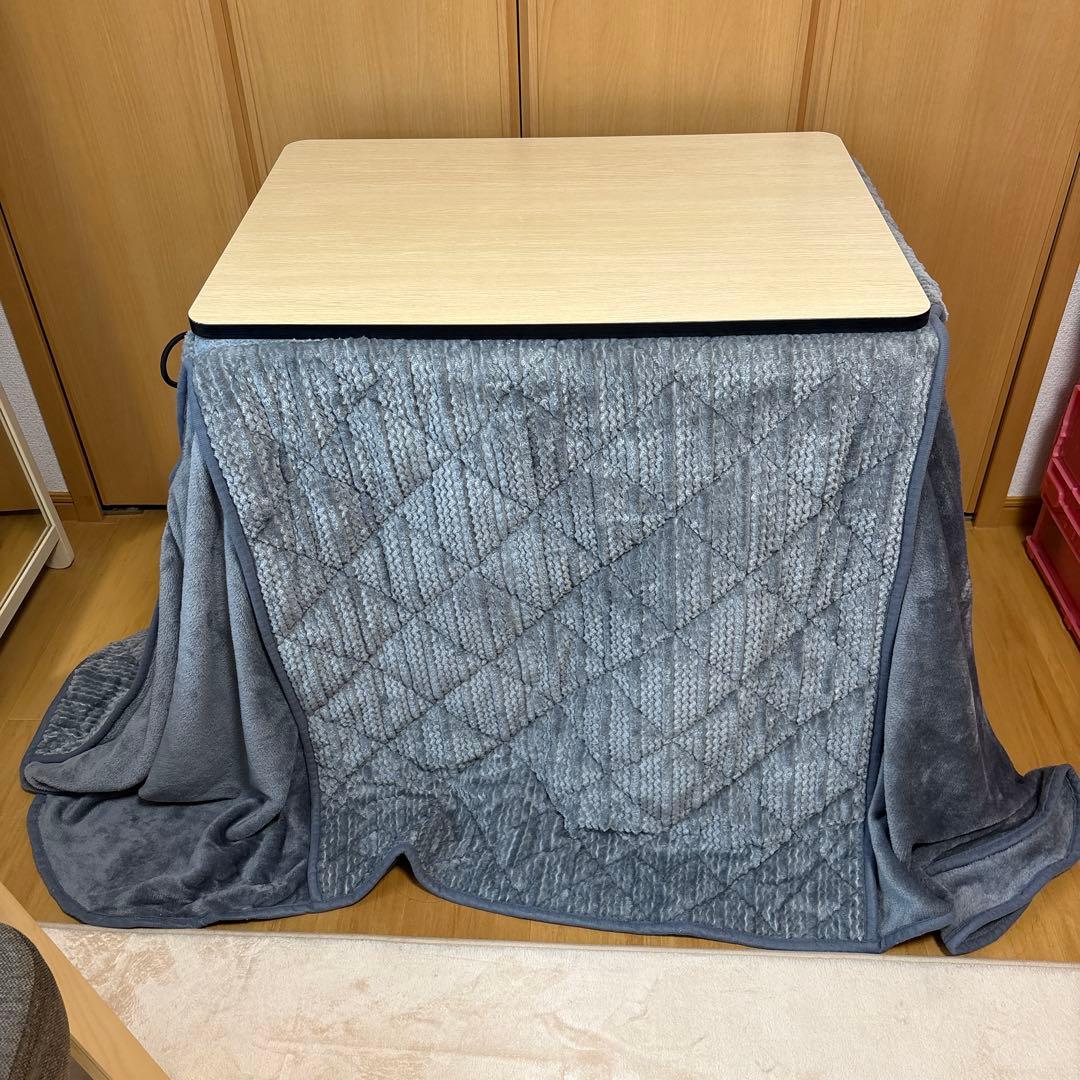 木製テーブルと椅子 こたつ布団セット