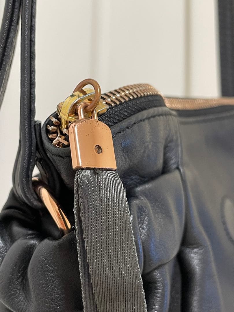 【お値下げ】repetto（レペット） レザーショルダーバッグ 黒 保存袋付き