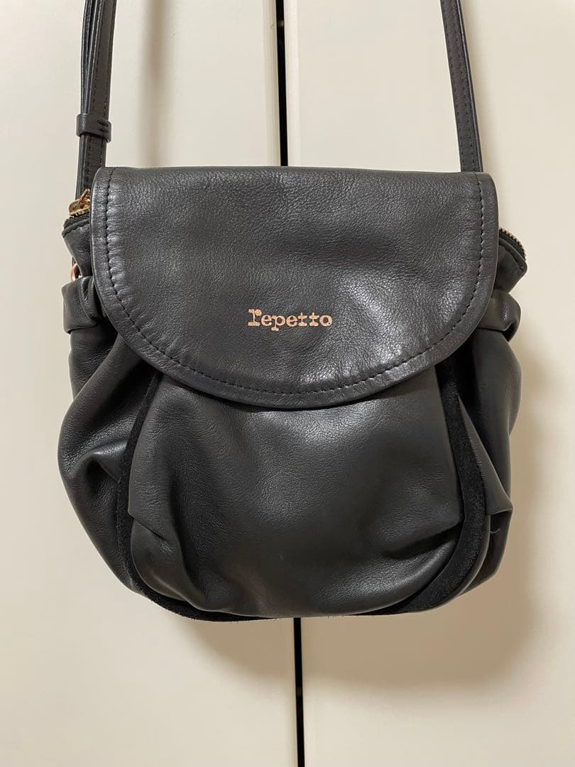 【お値下げ】repetto（レペット） レザーショルダーバッグ 黒 保存袋付き