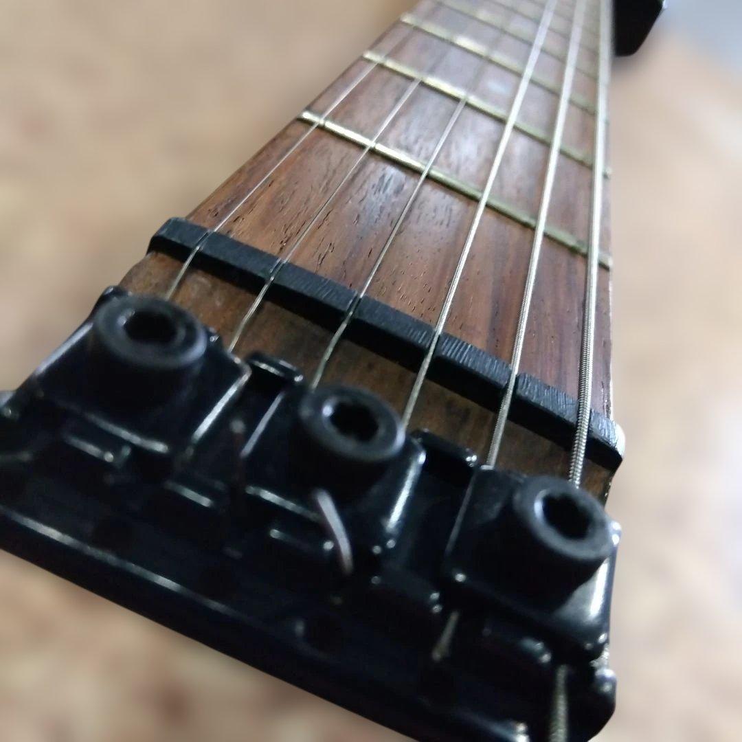 ②スタインバーガータイプ　ヘッドレスギター