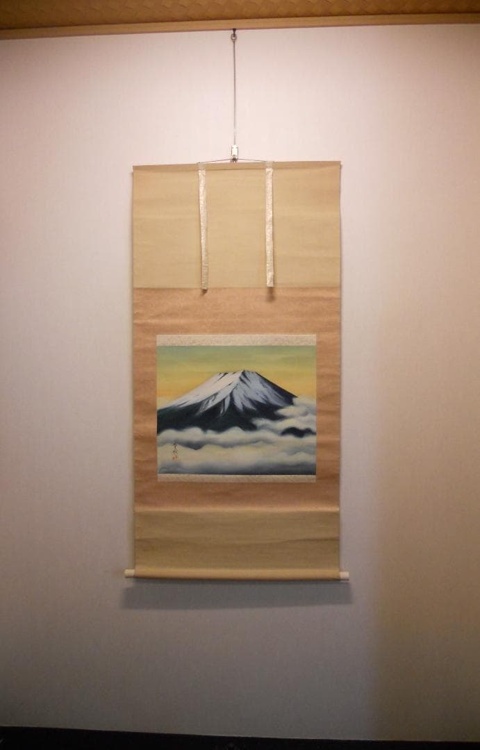 掛け軸 春秋 『 雲海富士 』 紙本 希少 軸装 茶道具 掛軸 美品 です。