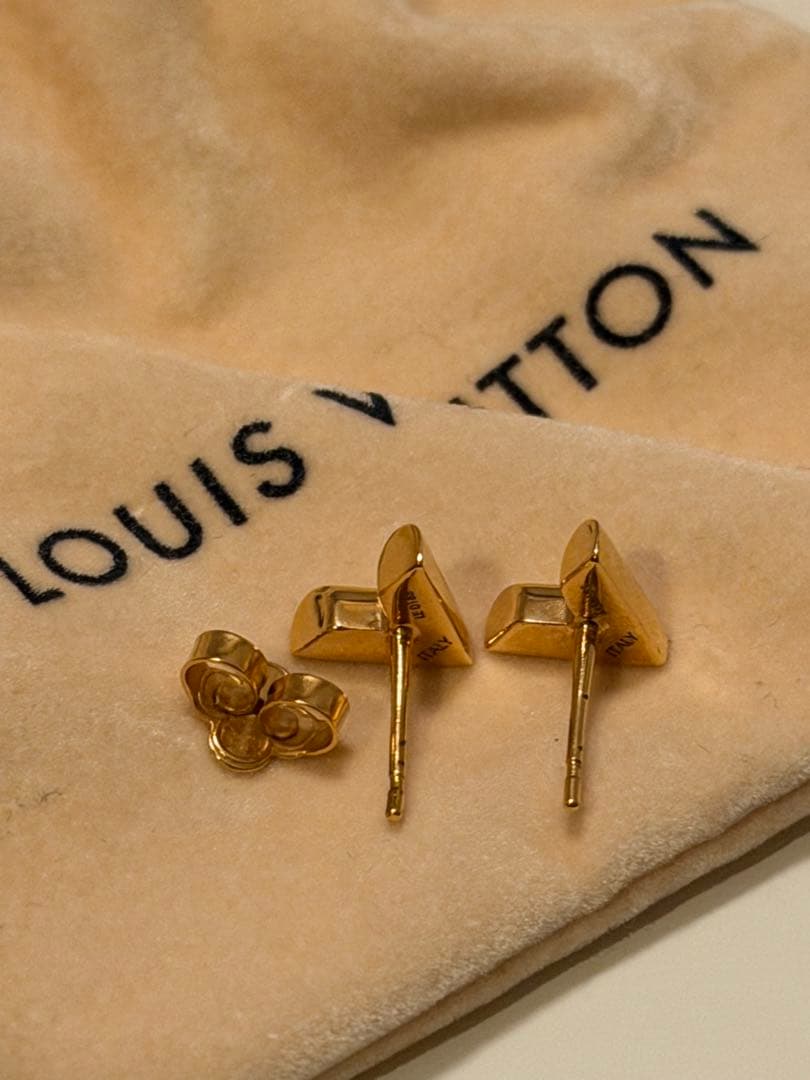 LOUIS VUITTON ゴールド Ｖ字型 ピアス