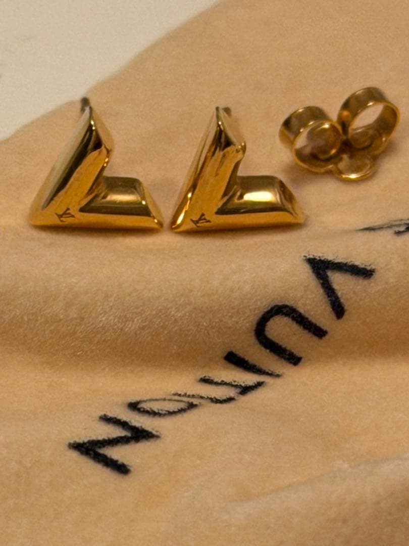 LOUIS VUITTON ゴールド Ｖ字型 ピアス