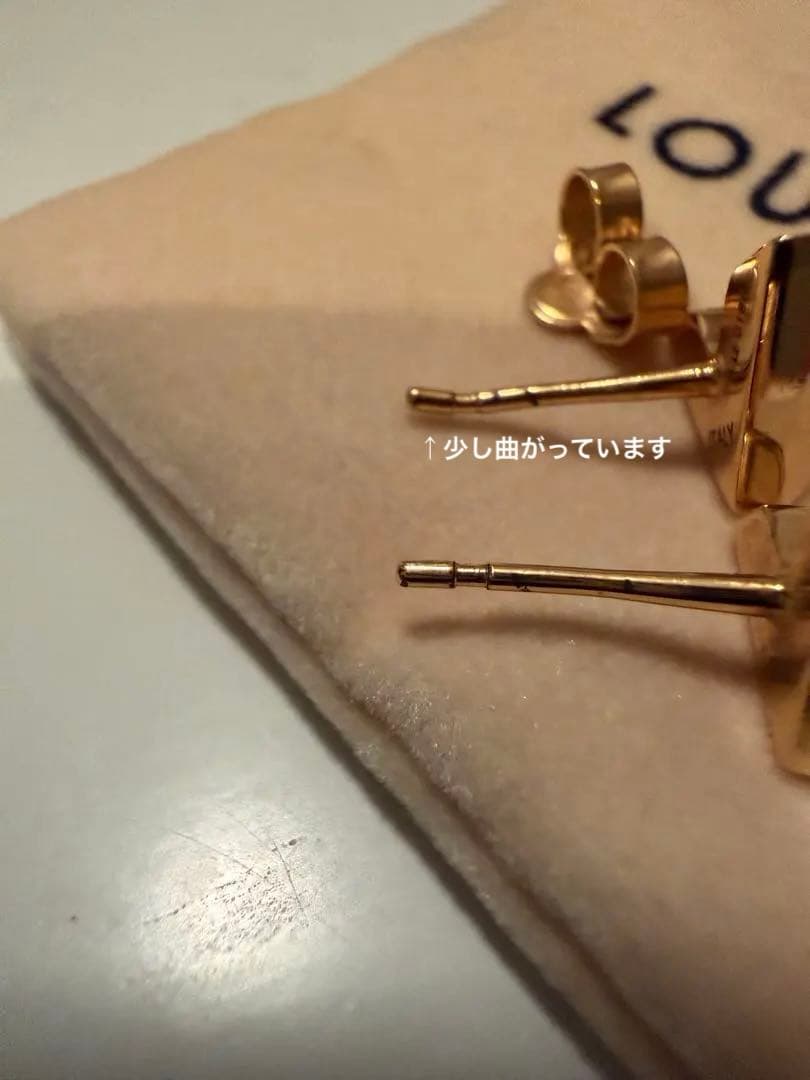 LOUIS VUITTON ゴールド Ｖ字型 ピアス