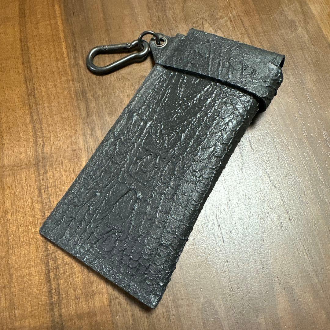 カガリユウスケ　kagariyusuke 吊るすグラスケース　黒　レザー