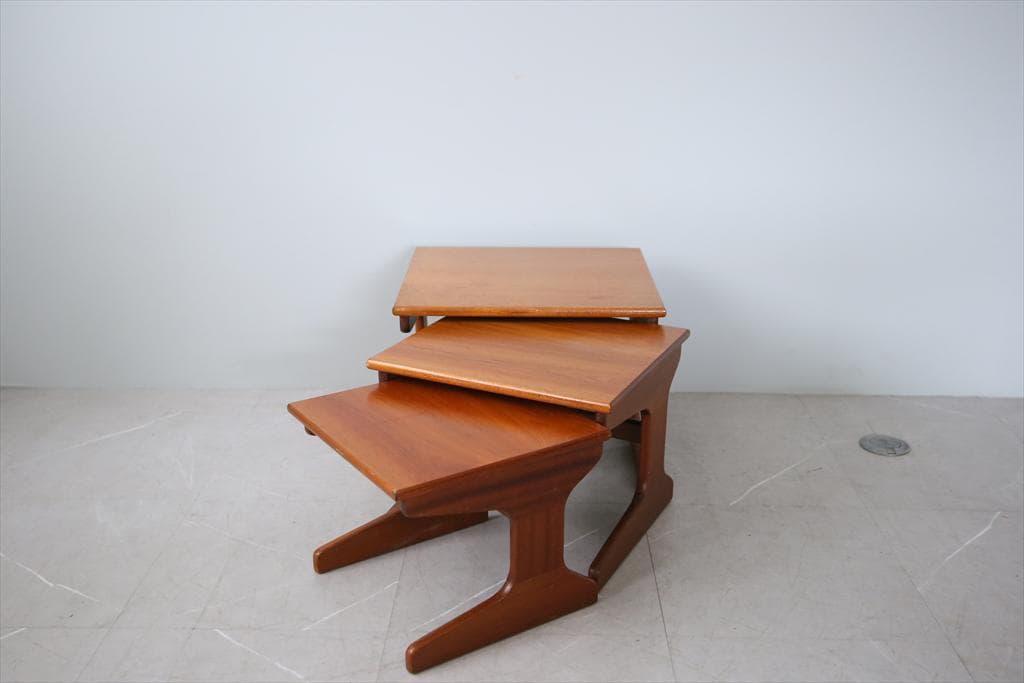 英国アンティーク木製ネストテーブル3台/収納式机/サイドテーブル(88-151)