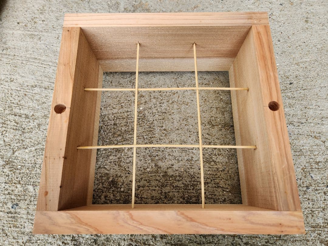 熟練大工作製、柾目板使用で重箱の節抜けの心配なし、日本蜜蜂5段重箱式巣箱