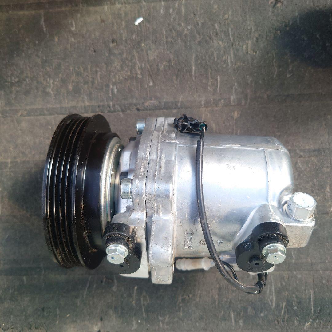 新品リビルトエアコンコンプレッサー キャリイ DA63T DA65T