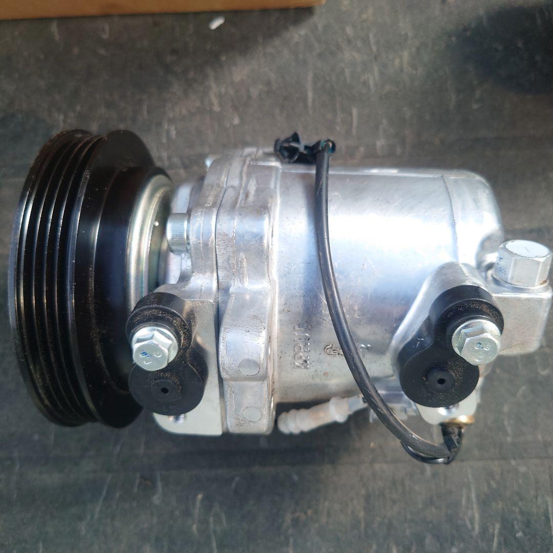 新品リビルトエアコンコンプレッサー キャリイ DA63T DA65T
