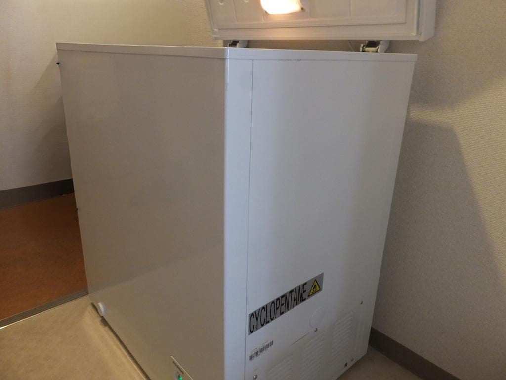 【送料込み】　冷凍庫　１４２Ｌ　アイリスオーヤマ　ＩＣＳＤ－１４Ａ（Ｗ） 中古