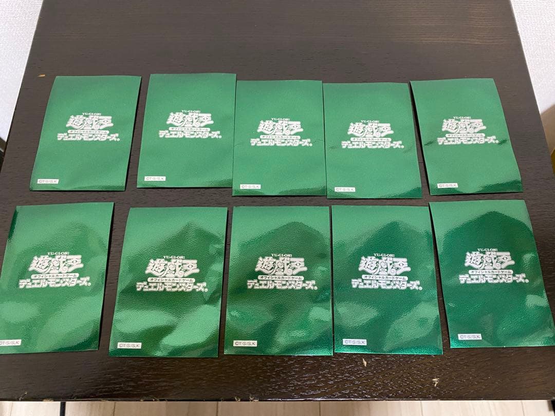 遊戯王 初期ロゴ 公式スリーブ メタリックレッド　メタリックグリーン セット