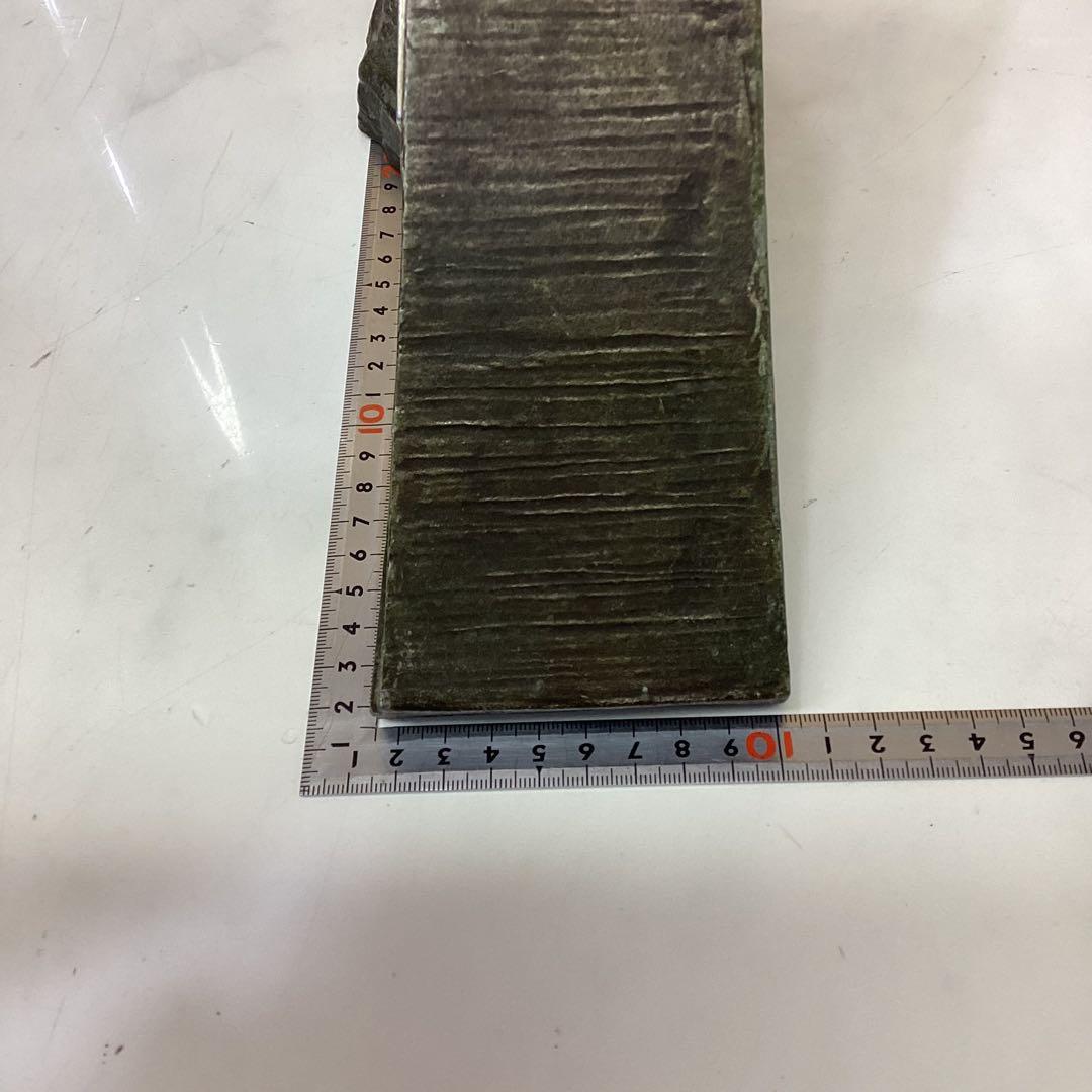 三角形　スフィンクス　彫刻付き　置き時計　ピラミッド　金属製　金色　（ち-58）