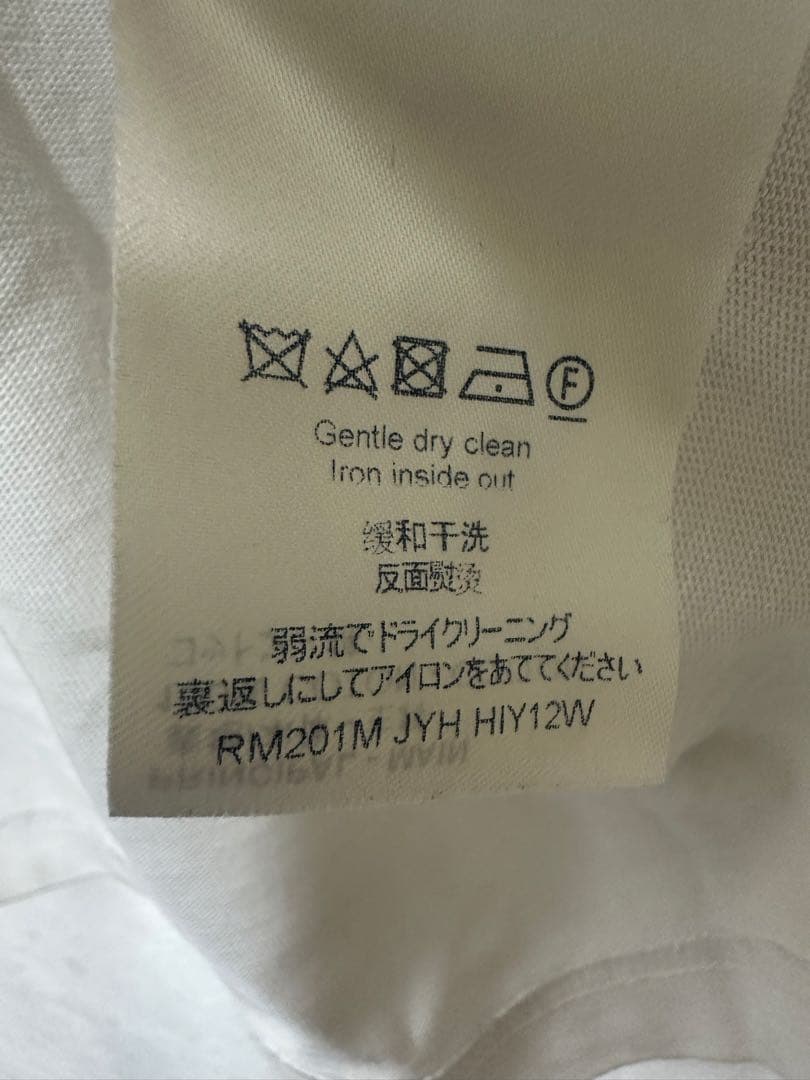 ルイ・ヴィトンのLVペンダントエンブロイダリーTシャツ