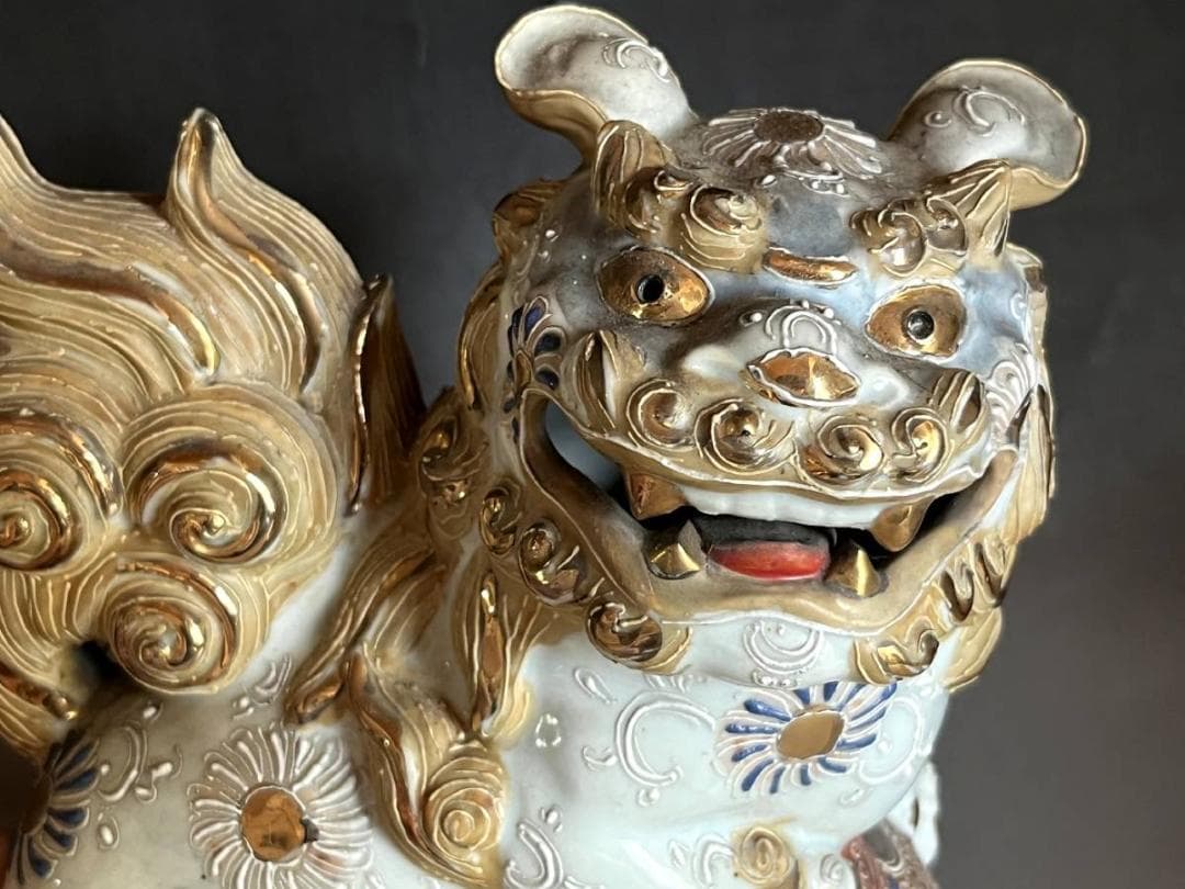 置物■玉乗り獅子 古い九谷焼き 紅白二体 一対 オブジェ 時代物 骨董品■