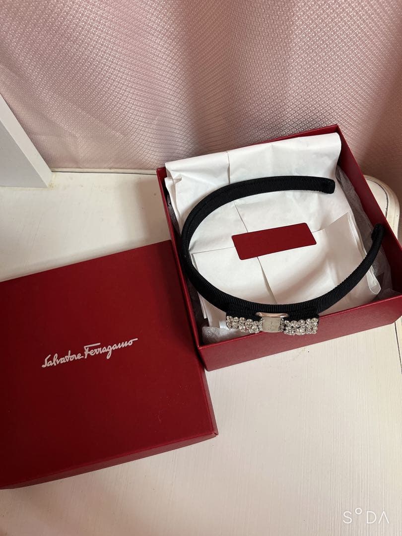 Salvatore Ferragamo フェラガモ カチューシャ ビジュー 黒