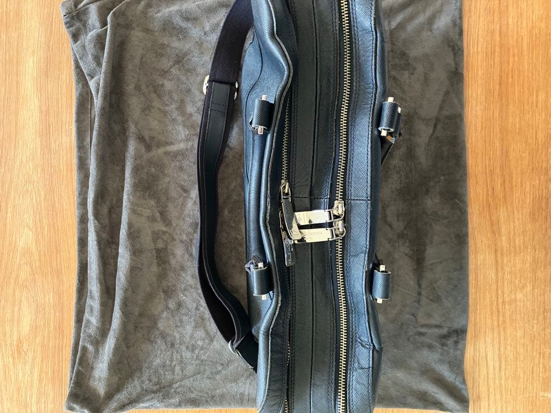 ペッレモルビダ　キャピターノ2室タイプ　ネイビー　日本製