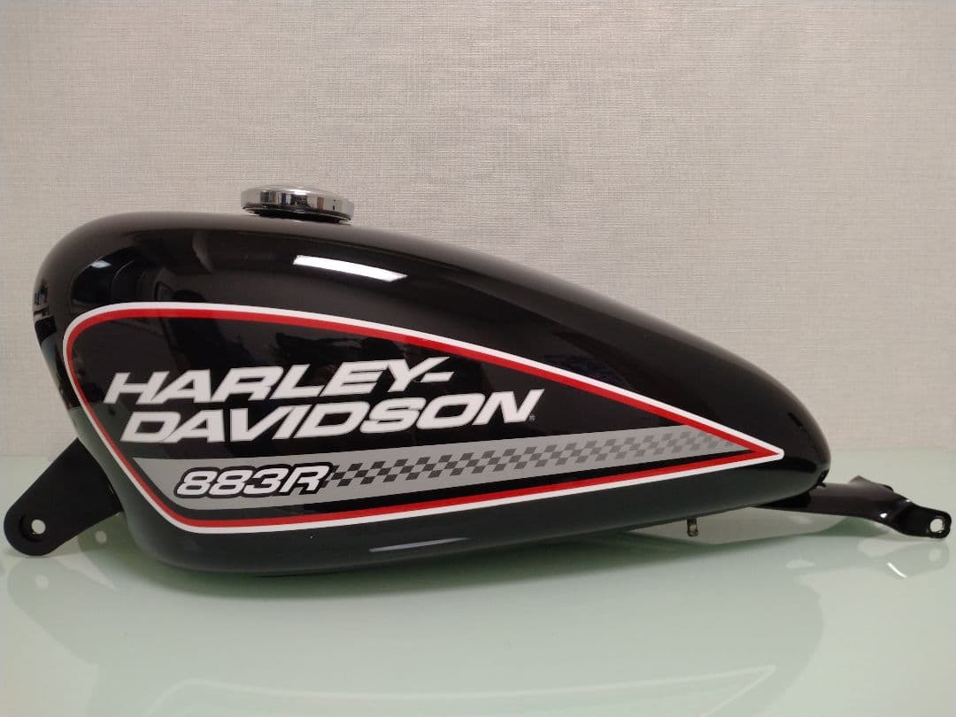 スポーツスター883R 純正タンク ブラック インジェクション用 キャップ付き