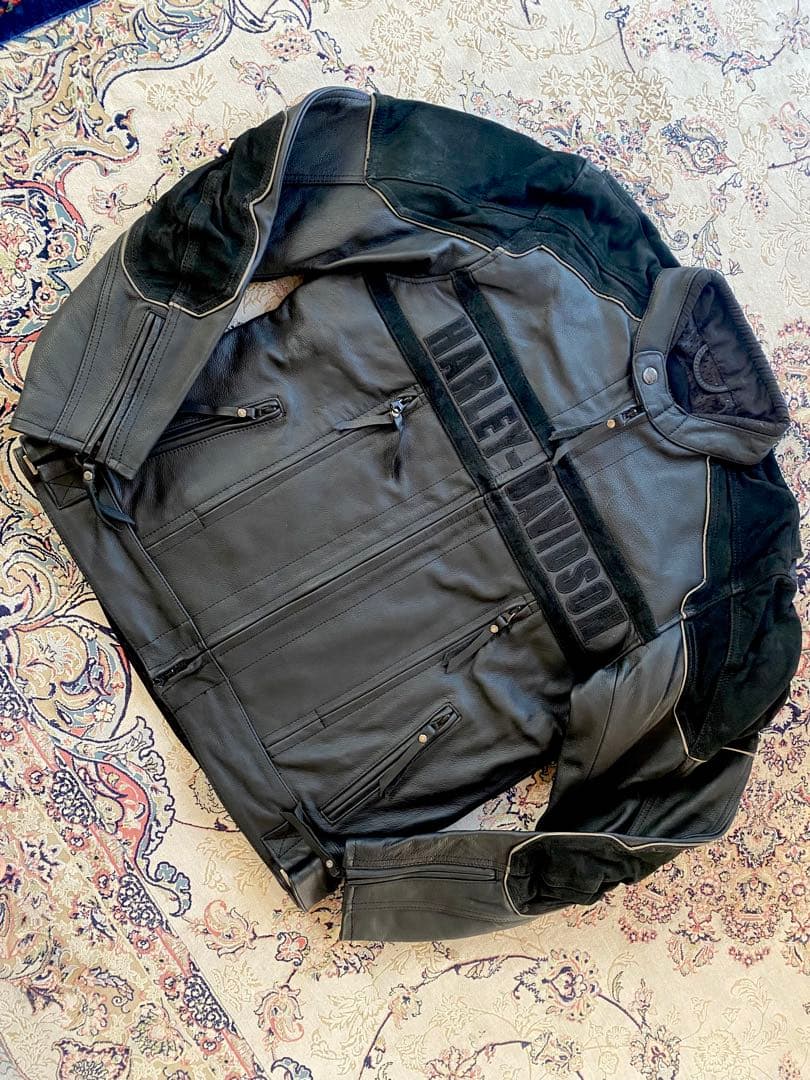 新品未使用HARLEY-DAVIDSON ブラックレザーロゴジャケット在庫限り。