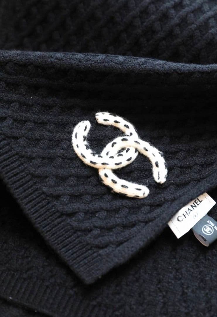 優しい雰囲気のニットダイヤ柄 CHANEL ブラックマフラー