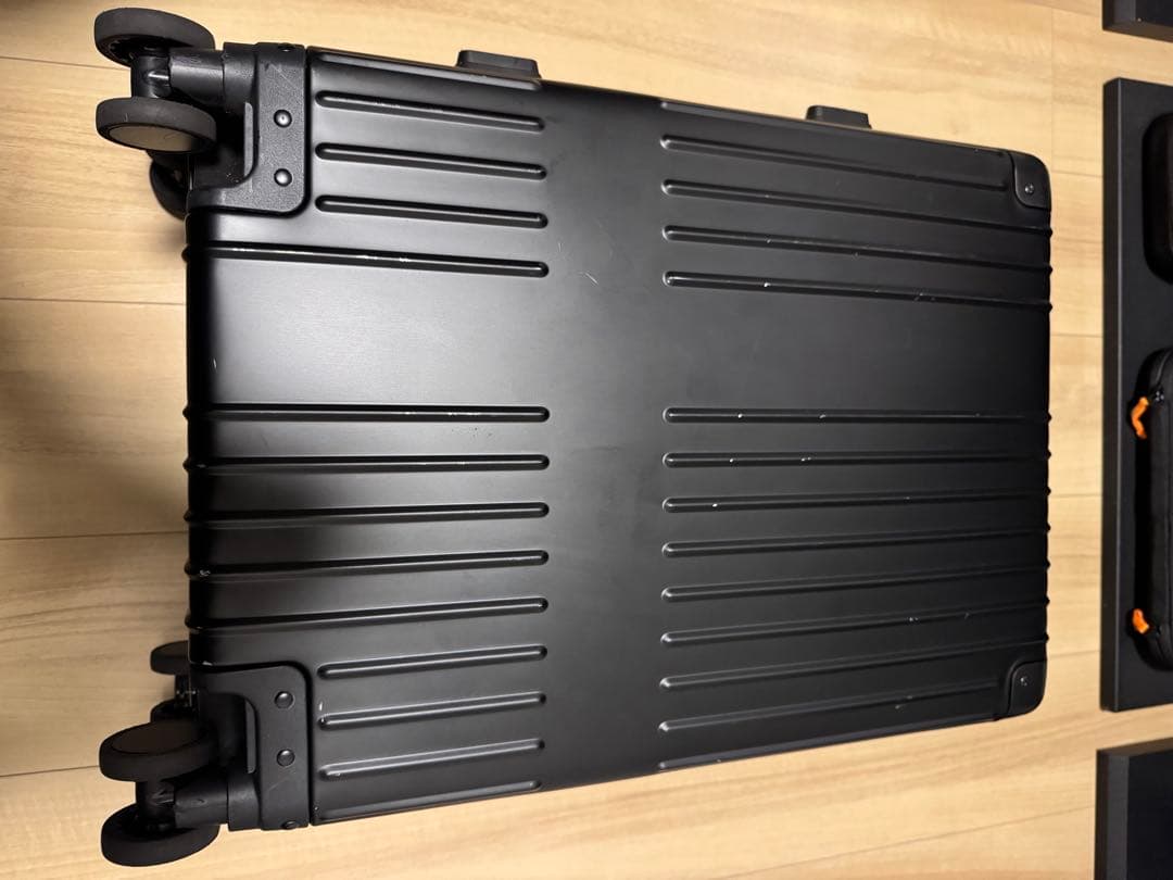 【中古】イノベーター　スーツケース　アルミ　ブラック innovator