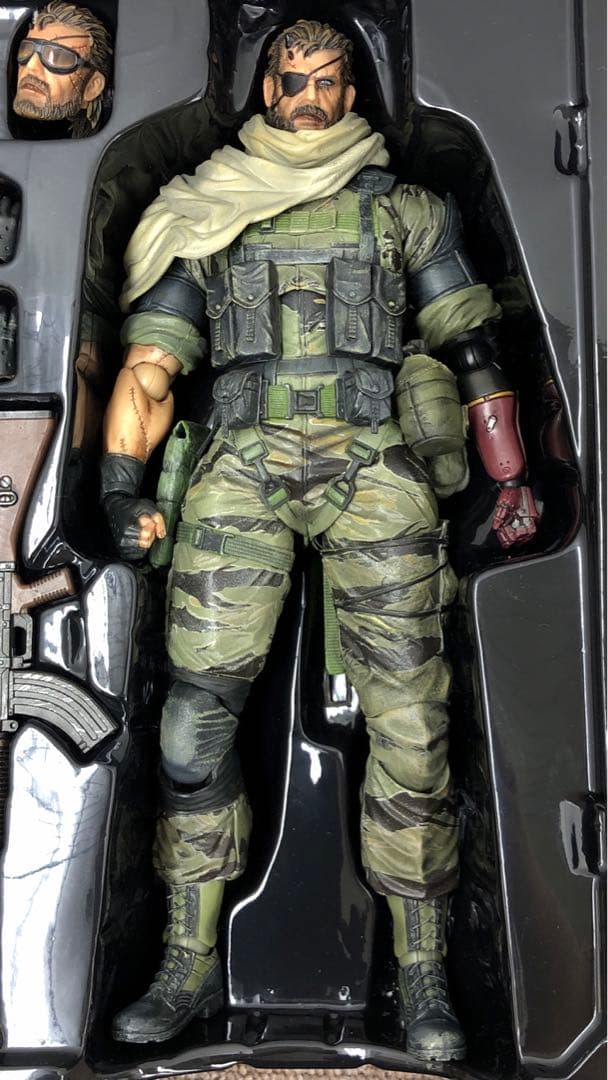 【美品】　PLAY ARTS改 ヴェノムスネーク MGSV ファントムペイン