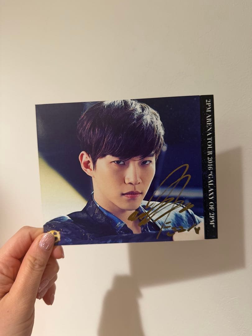 JUNHO ジュノ　サイン入りポストカード　特大缶バッチスタンド