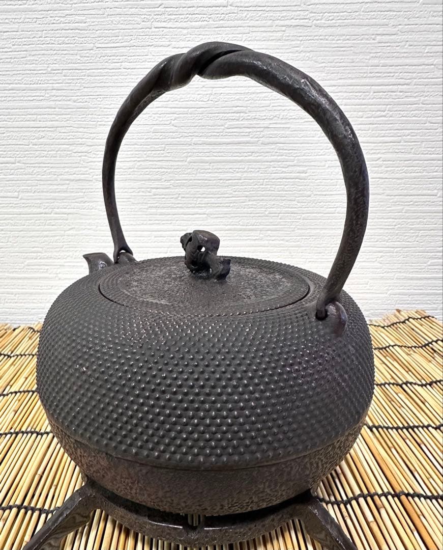 未使用品、栞付　南部岩鋳造捻鉉鳴摘１５型アラレ　南部鉄瓶　南部鉄器　鉄瓶