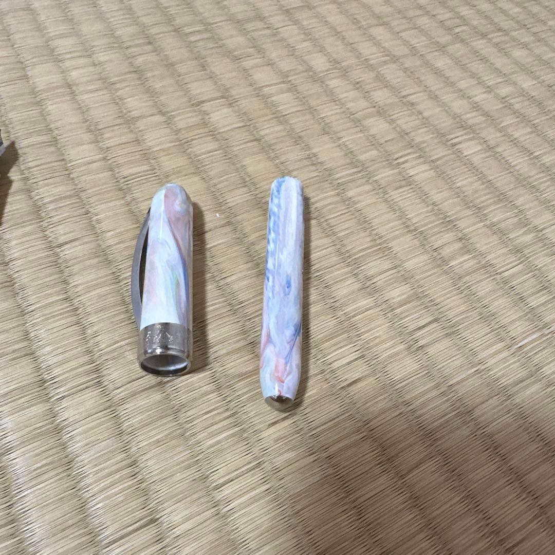 visconti ビスコンティ　メリーゴーランド　白　マーブル　万年筆　可愛い