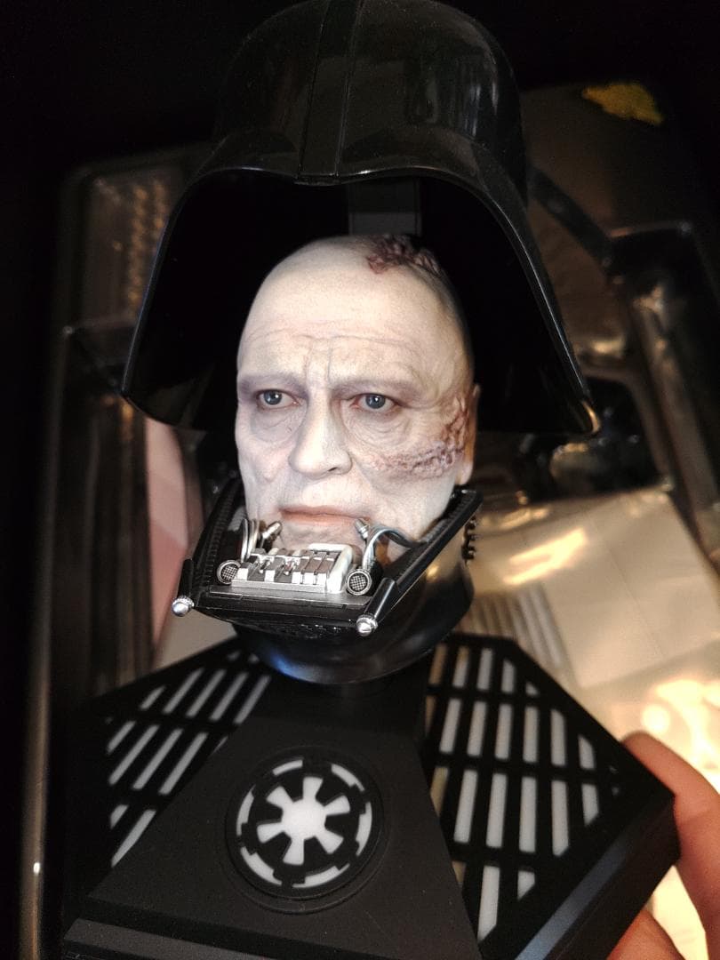 HOTTOYS　１／４スケールフィギュア　ダース・ベイダー