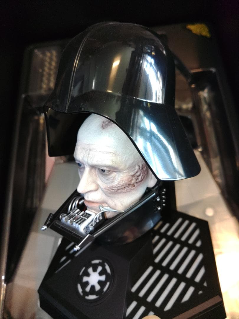 HOTTOYS　１／４スケールフィギュア　ダース・ベイダー