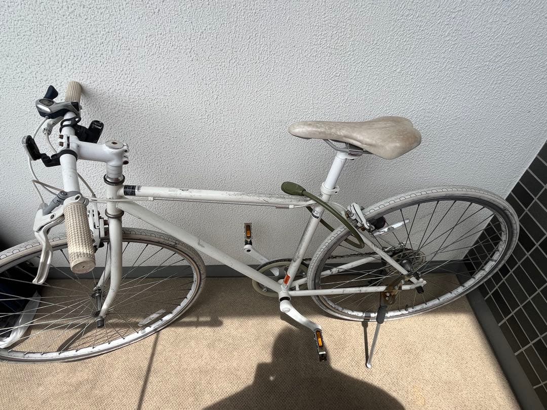 値下げ　ホワイト クロスバイク アルミフレーム　自転車　ロックリング付き