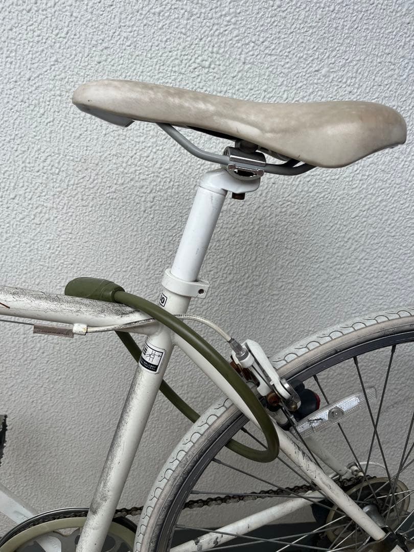 値下げ　ホワイト クロスバイク アルミフレーム　自転車　ロックリング付き
