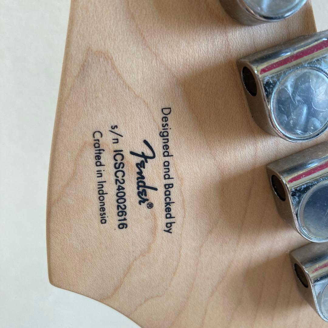 Squier Stratocaster HSS ブラック　チューナーシールド付き