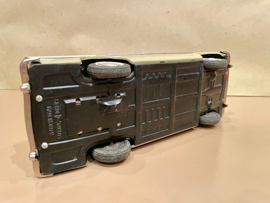 1961年【いすゞ】ヒルマンミンクス ハイスタイル　バンダイ　ブリキミニカー