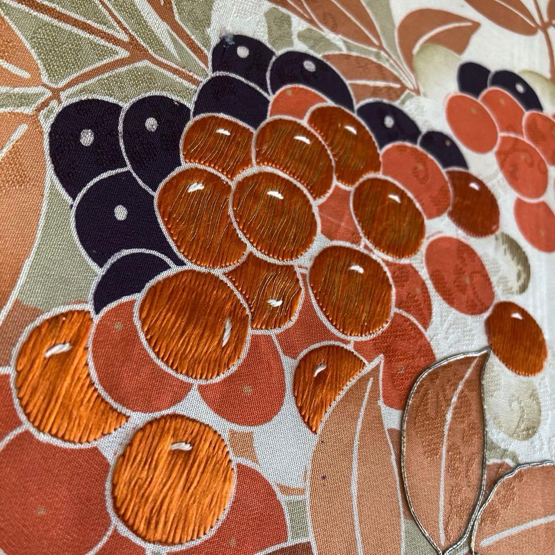 アンティーク丸帯　染めの丸帯　葡萄の刺繍　アイボリー　正絹　No.1-26