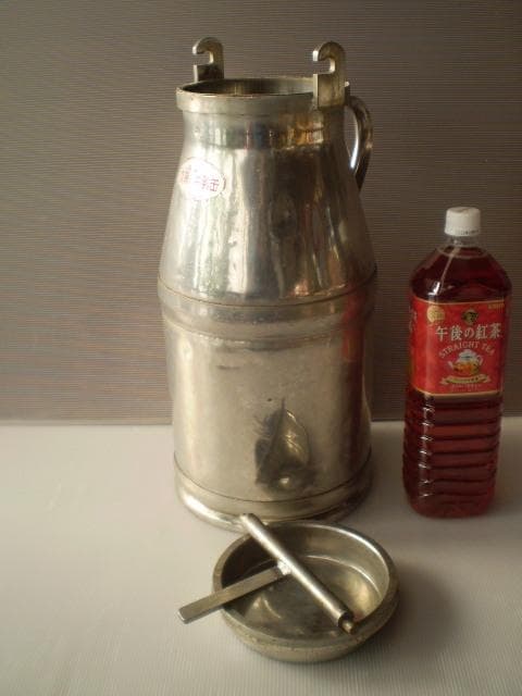 昭和レトロミルク缶。ガーデニング オブジェに如何でしょう。