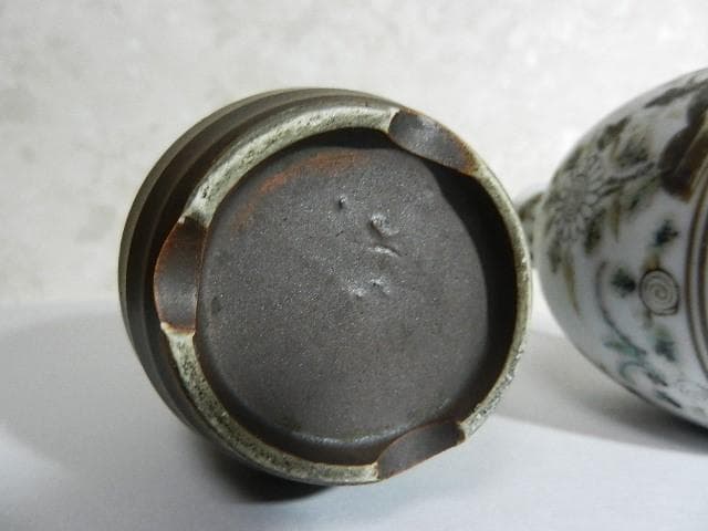 骨董「萬古焼徳利（写真左）」と「九谷焼徳利（写真右）」２点