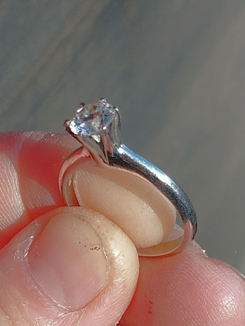 プラチナ　指輪　人工ダイヤ?