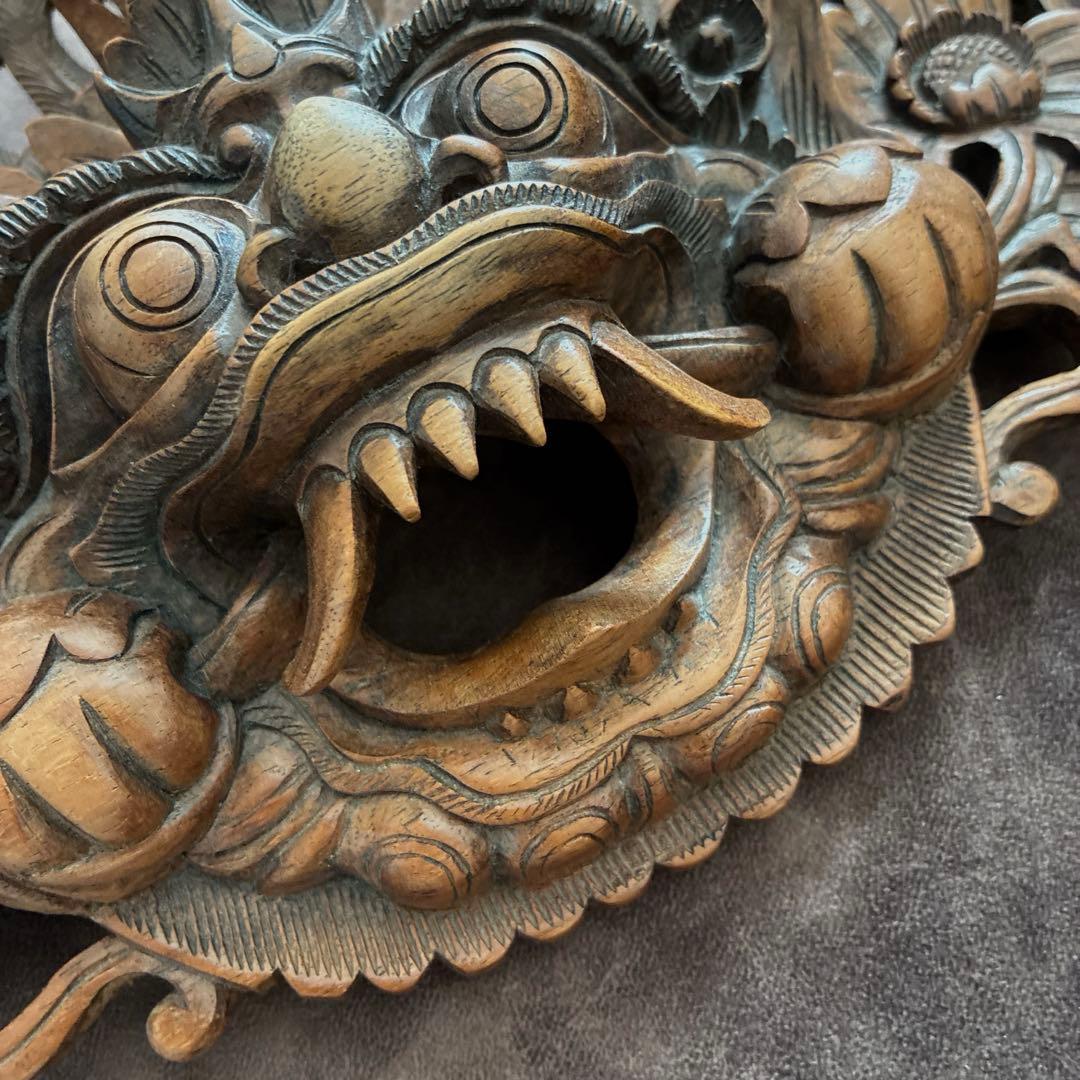 聖獣 バロン バリ島 手彫り 木彫 エスニック　壁掛け　魔除け　長さ31㎝