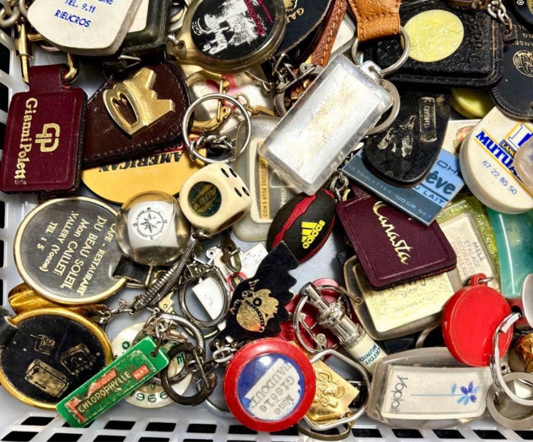 988【限定特価!100個!】ヴィンテージフランスフレンチ キーホルダー