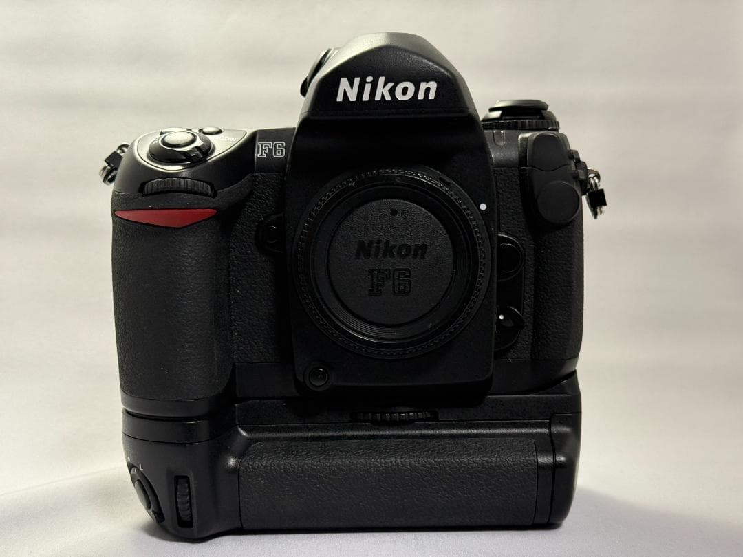 Nikon F6（バッテリーパック MB-40付き）