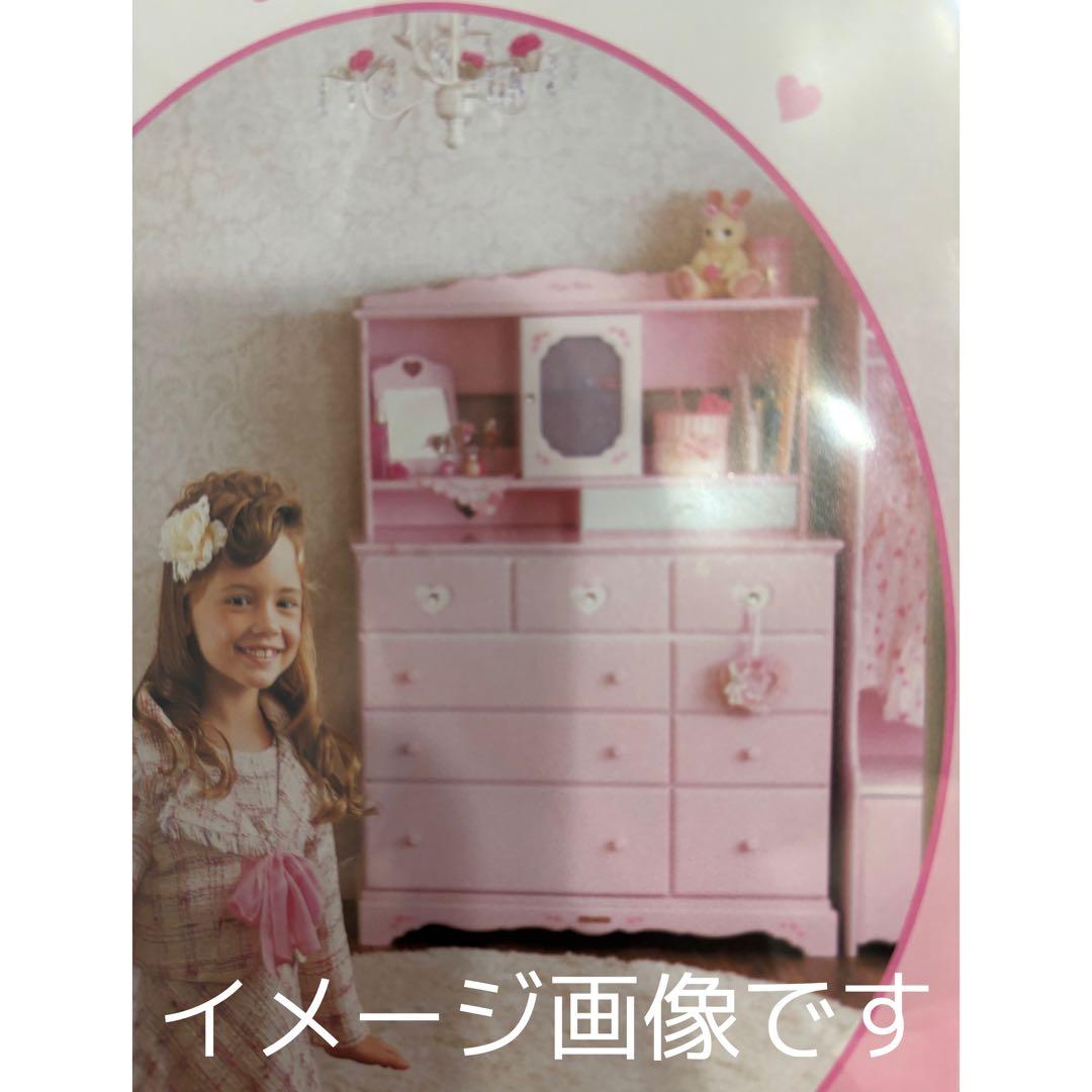 ピンクのハート型ドレッサー